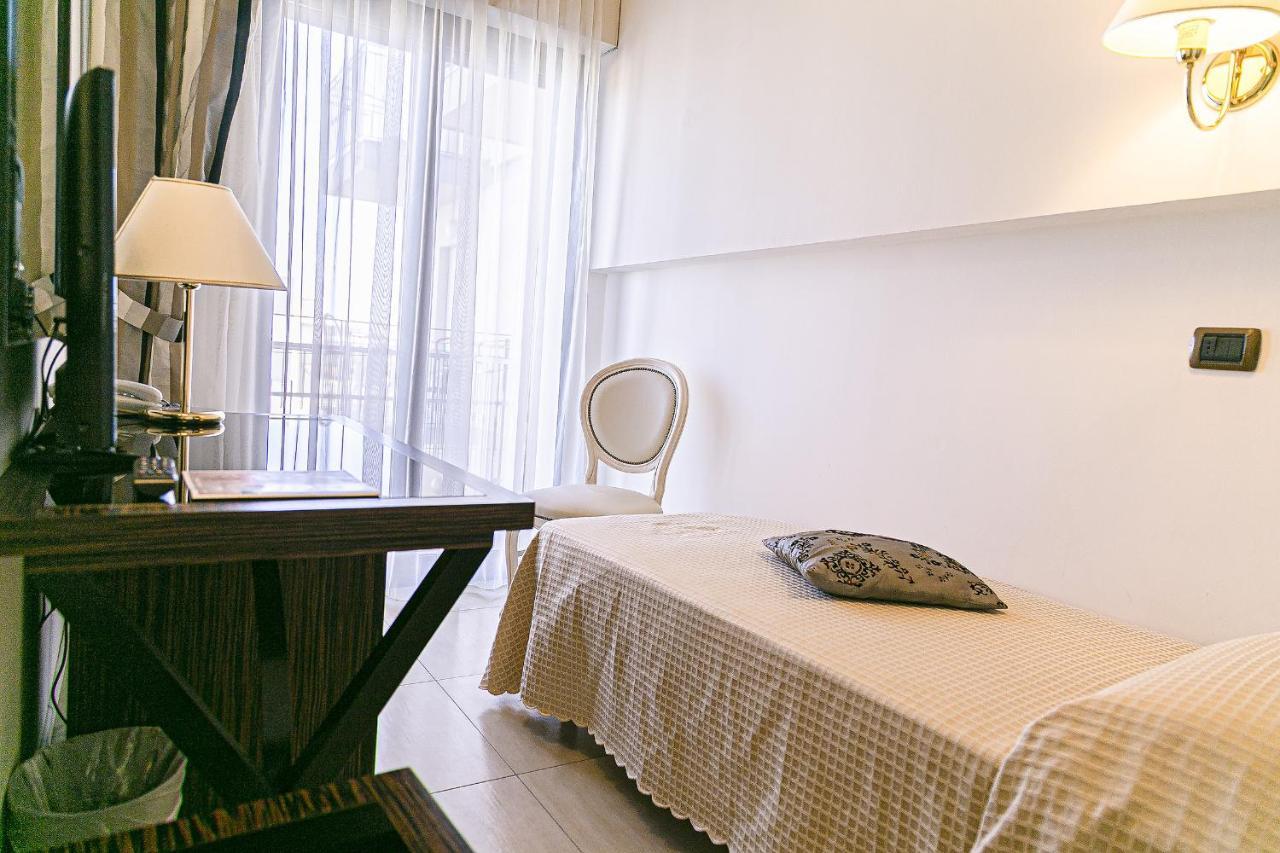 Hotel Metropolitan Беллария-Иджеа-Марина Экстерьер фото