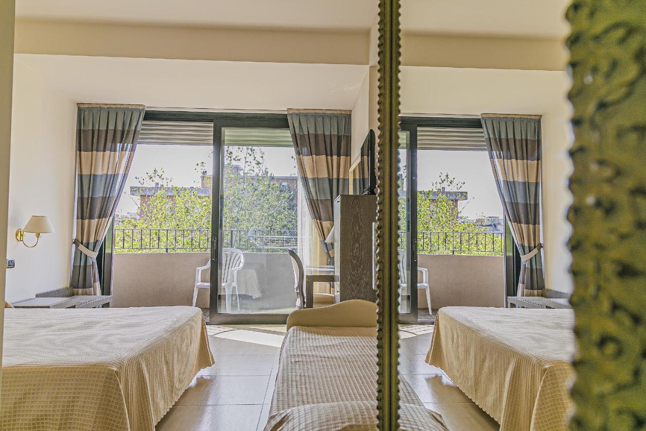 Hotel Metropolitan Беллария-Иджеа-Марина Экстерьер фото
