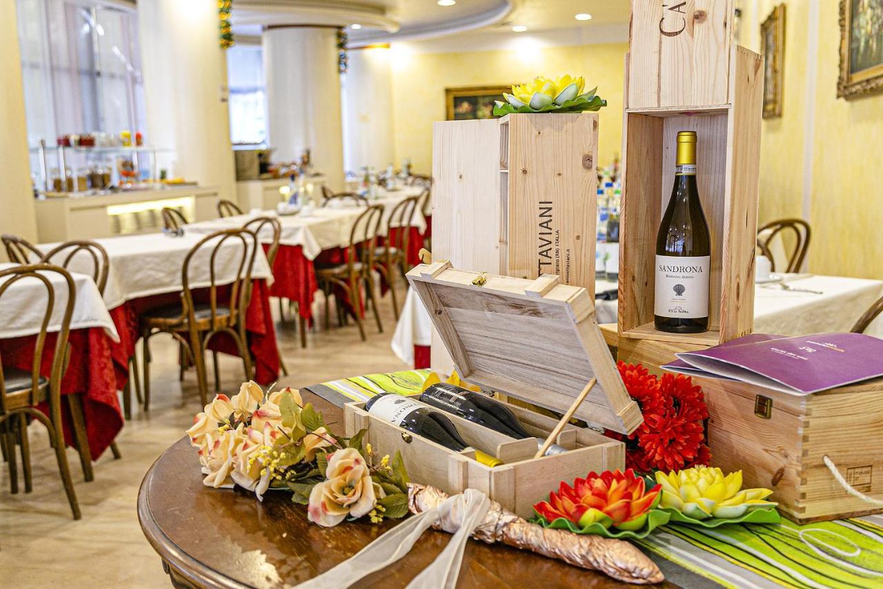 Hotel Metropolitan Беллария-Иджеа-Марина Экстерьер фото