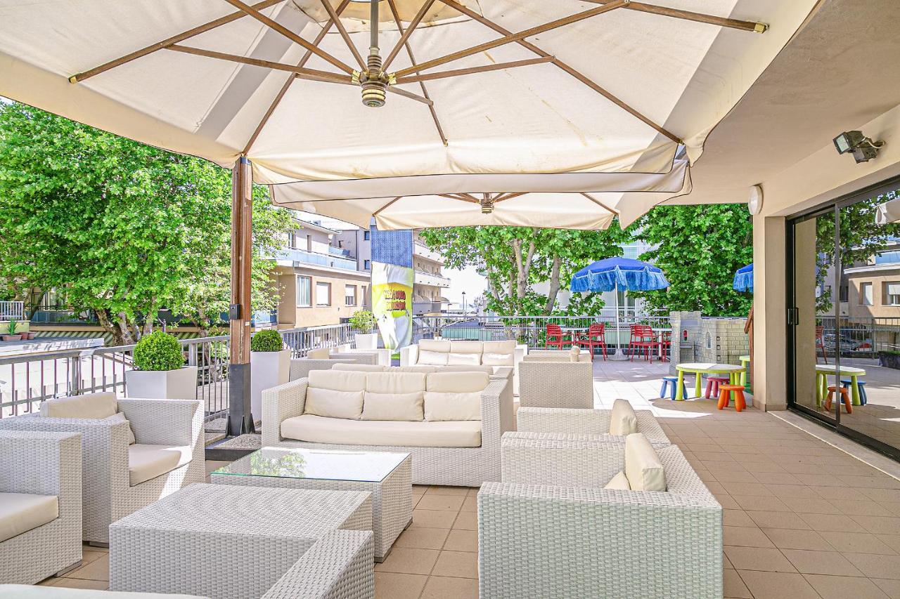 Hotel Metropolitan Беллария-Иджеа-Марина Экстерьер фото