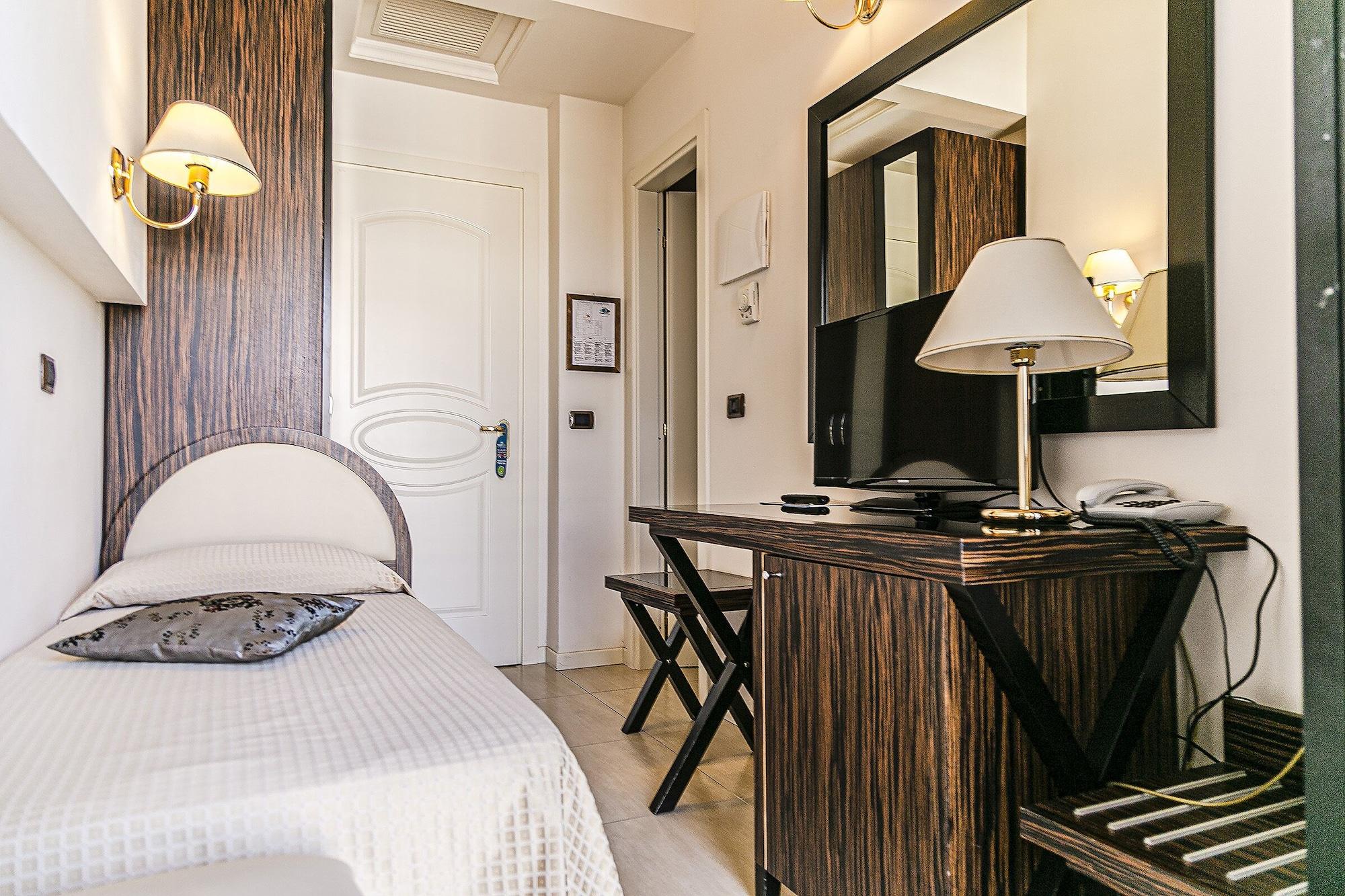 Hotel Metropolitan Беллария-Иджеа-Марина Экстерьер фото