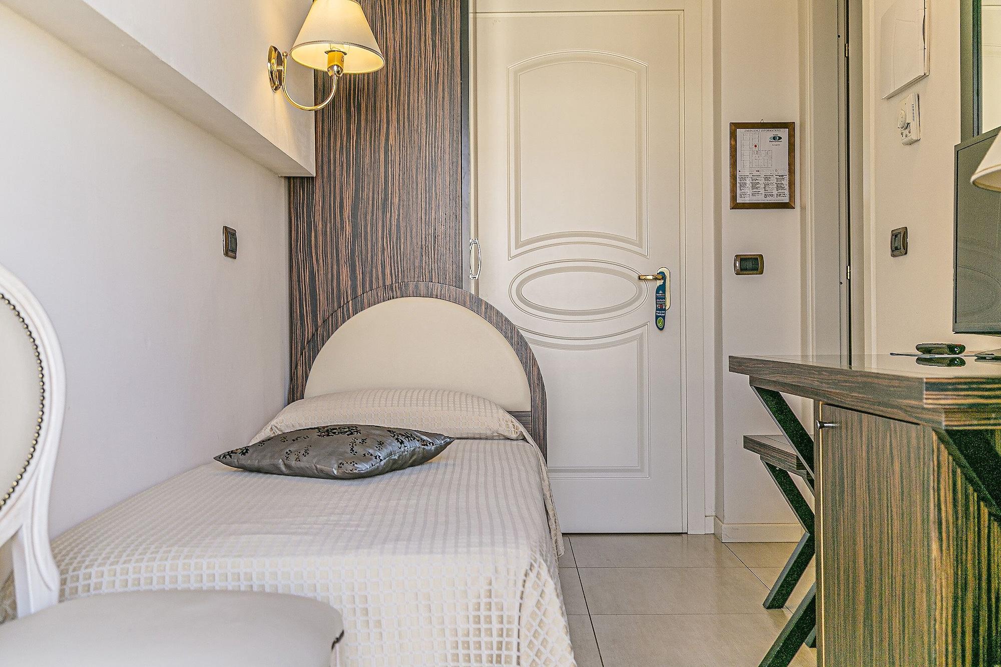 Hotel Metropolitan Беллария-Иджеа-Марина Экстерьер фото