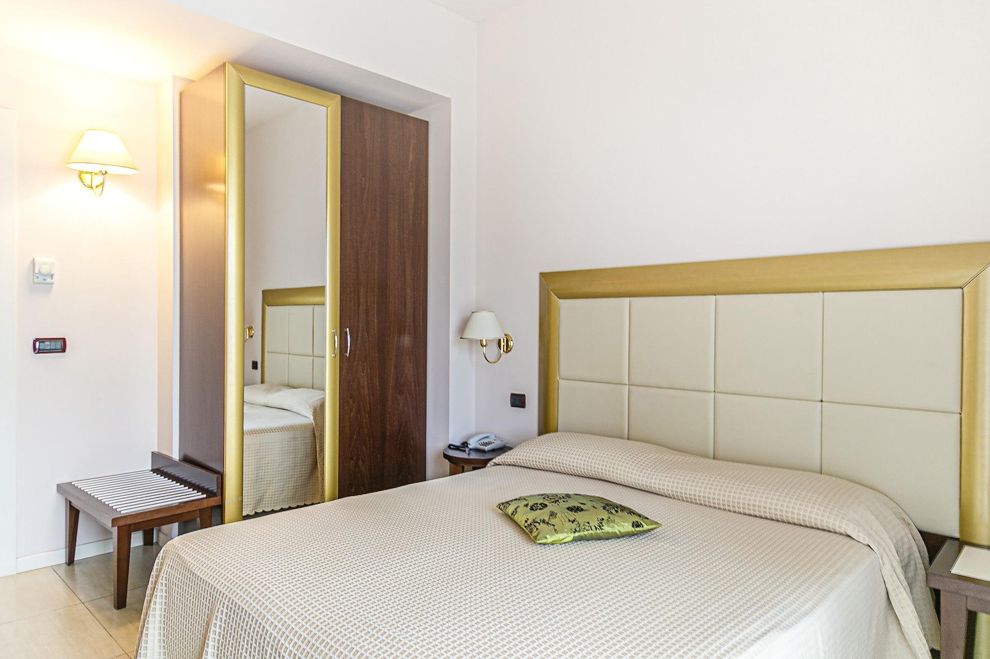 Hotel Metropolitan Беллария-Иджеа-Марина Экстерьер фото