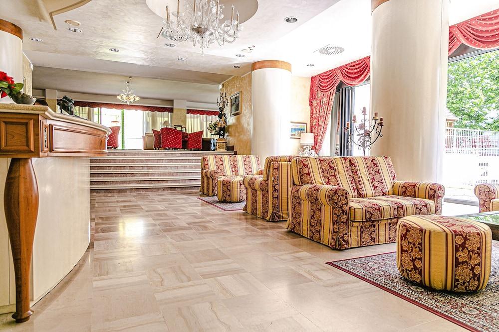 Hotel Metropolitan Беллария-Иджеа-Марина Экстерьер фото