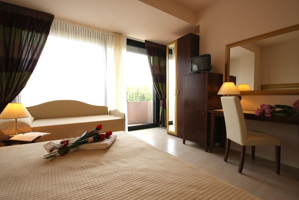 Hotel Metropolitan Беллария-Иджеа-Марина Экстерьер фото