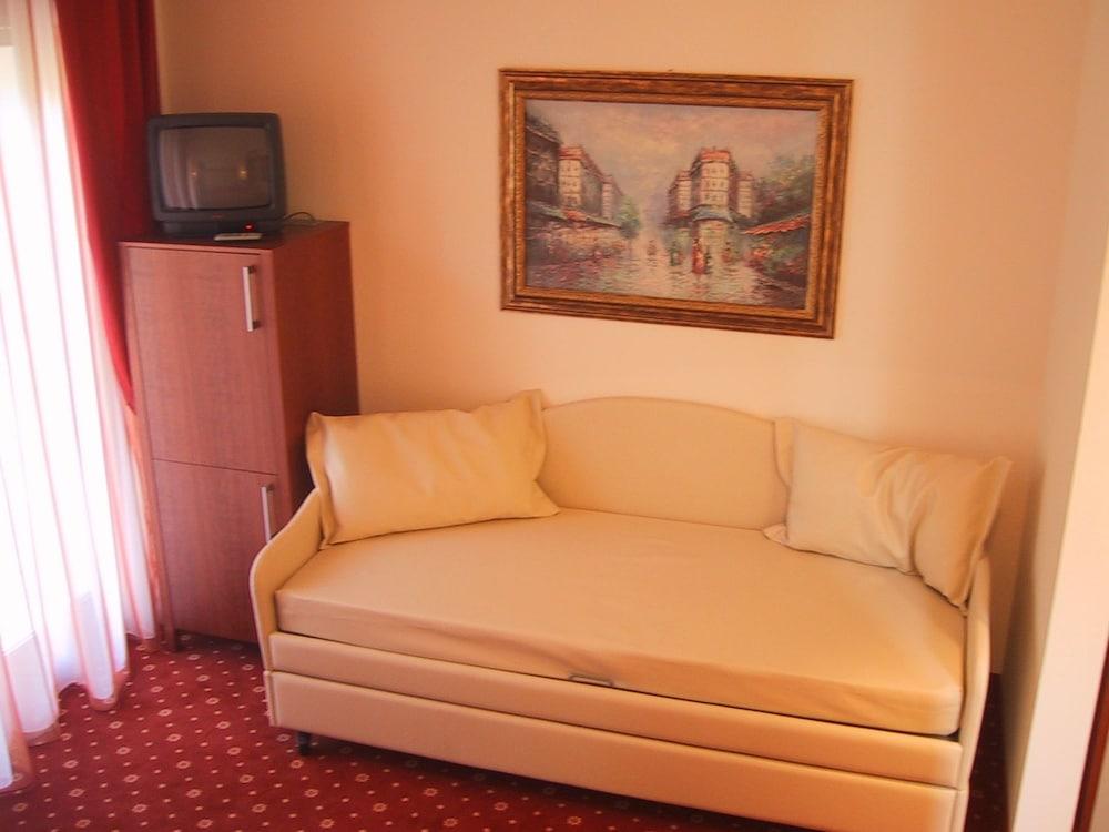 Hotel Metropolitan Беллария-Иджеа-Марина Экстерьер фото