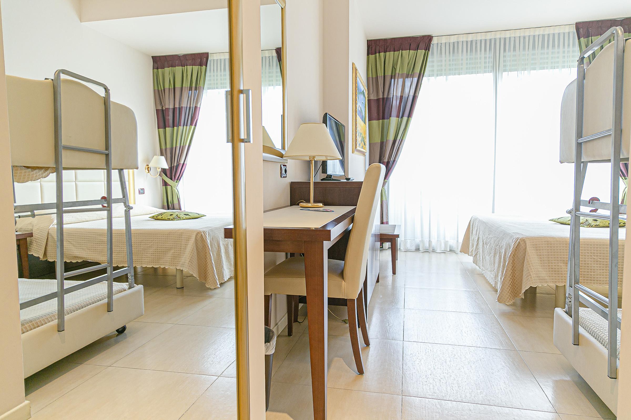 Hotel Metropolitan Беллария-Иджеа-Марина Экстерьер фото