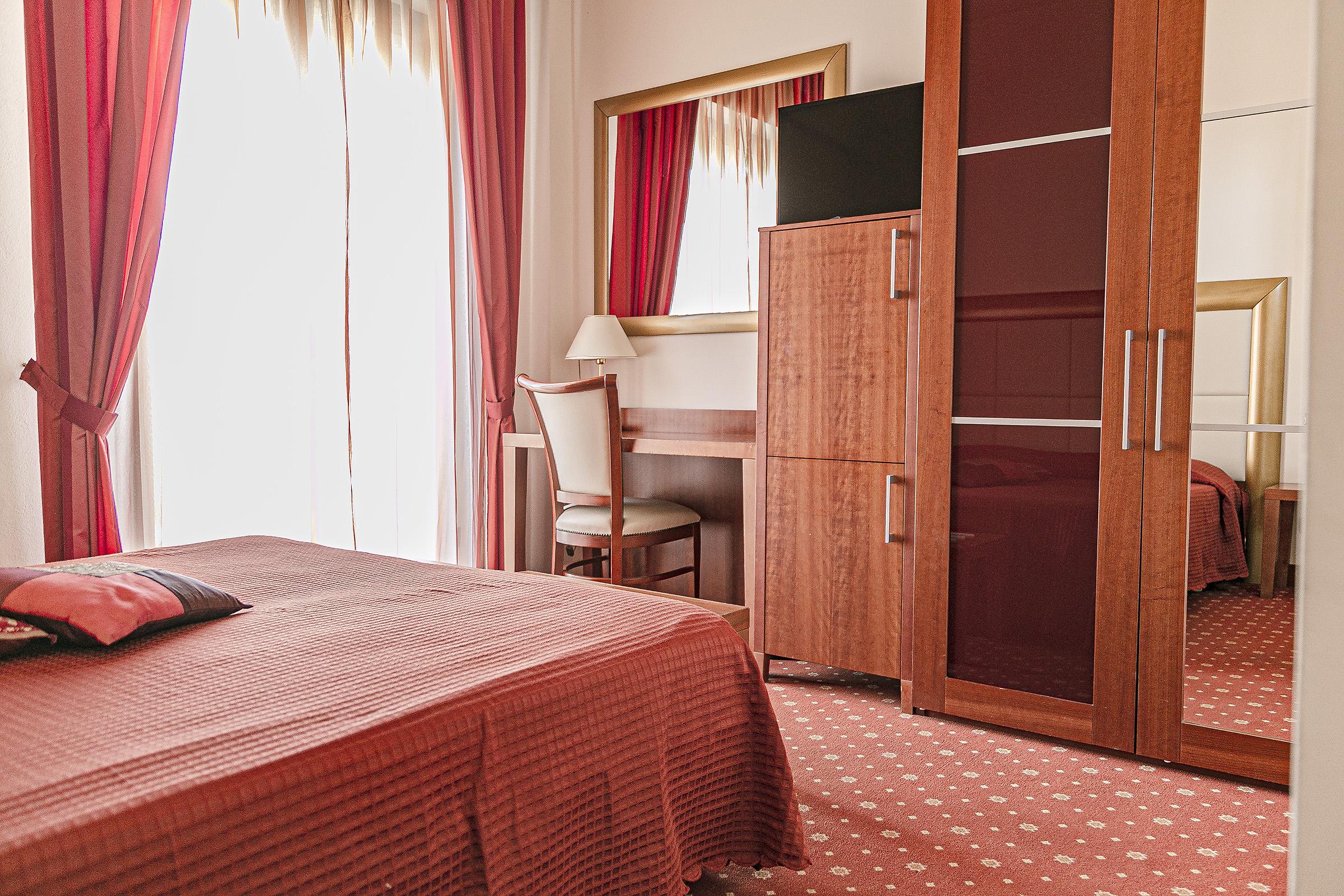 Hotel Metropolitan Беллария-Иджеа-Марина Экстерьер фото