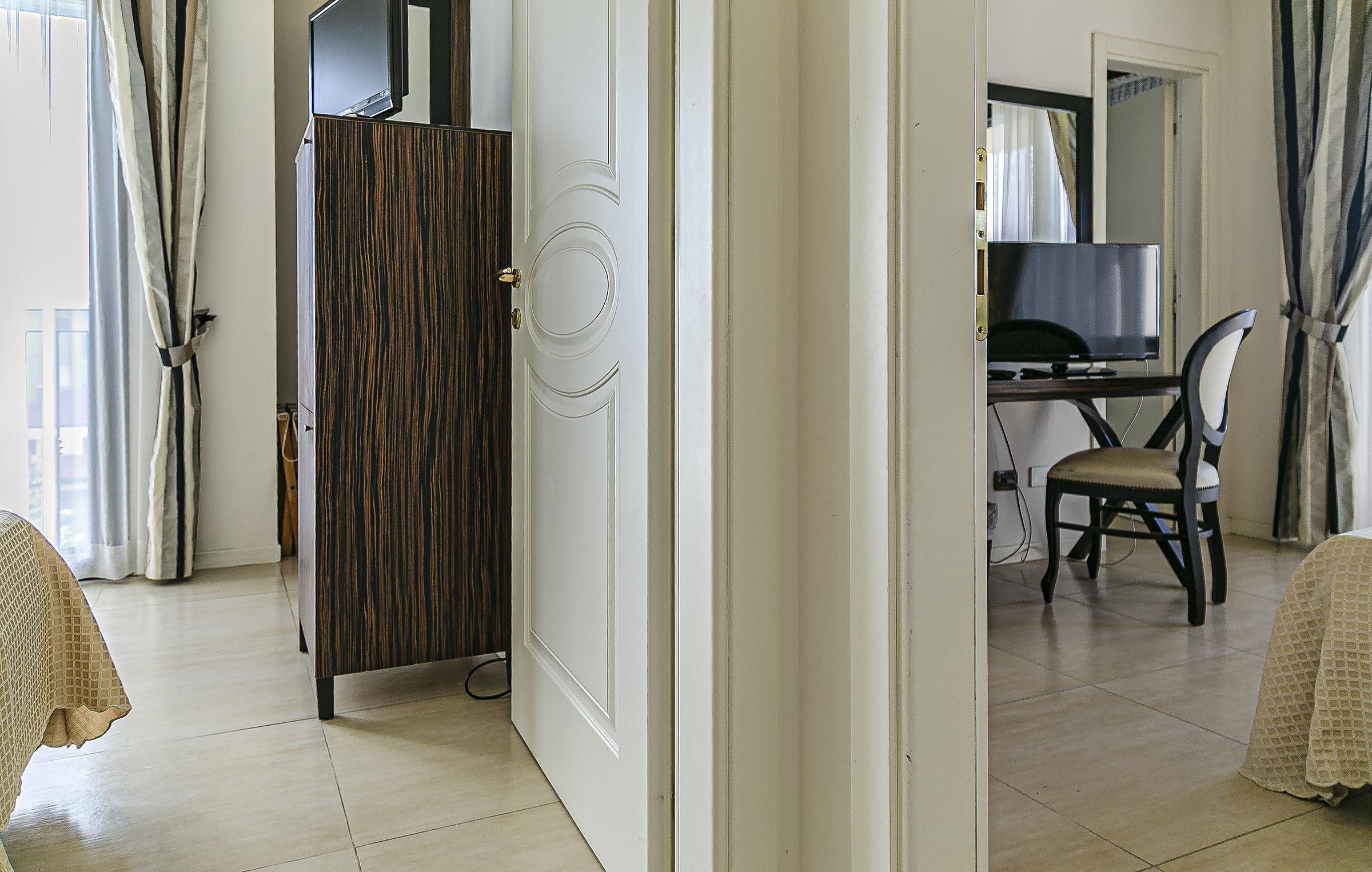 Hotel Metropolitan Беллария-Иджеа-Марина Экстерьер фото