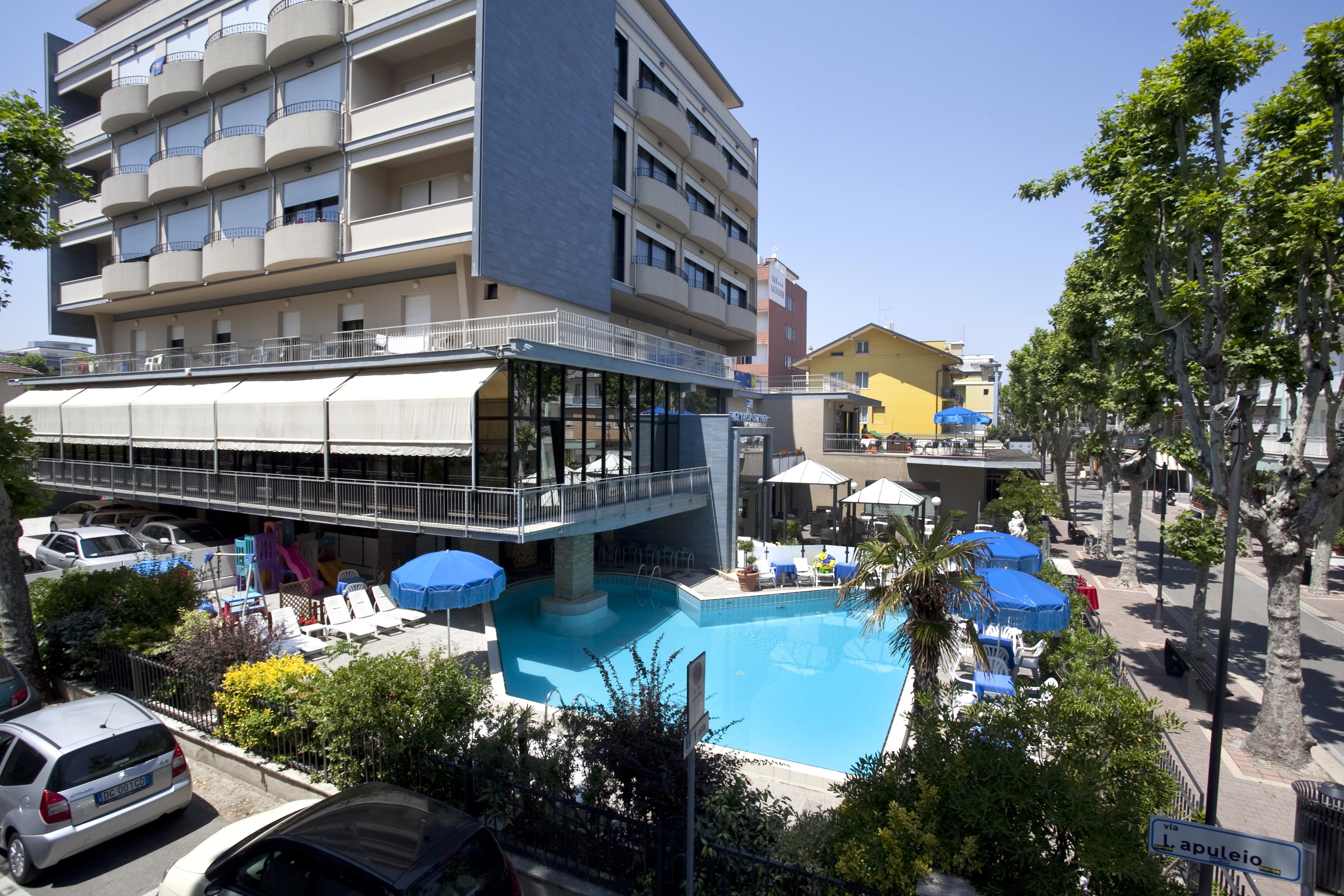 Hotel Metropolitan Беллария-Иджеа-Марина Экстерьер фото