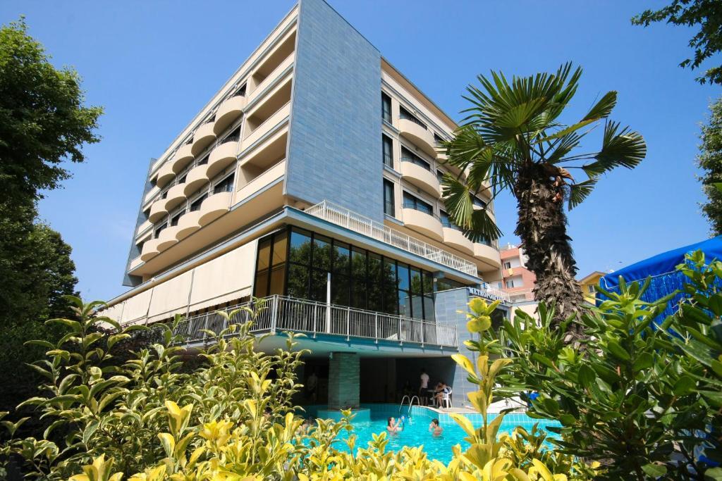 Hotel Metropolitan Беллария-Иджеа-Марина Экстерьер фото