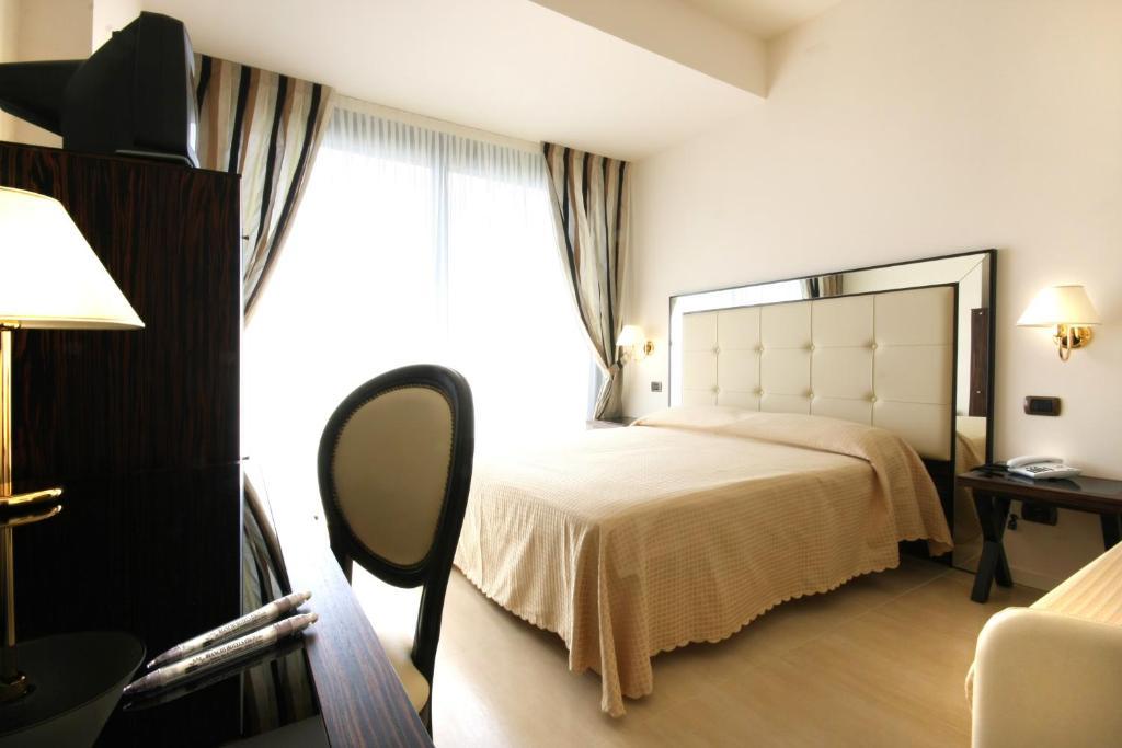 Hotel Metropolitan Беллария-Иджеа-Марина Экстерьер фото