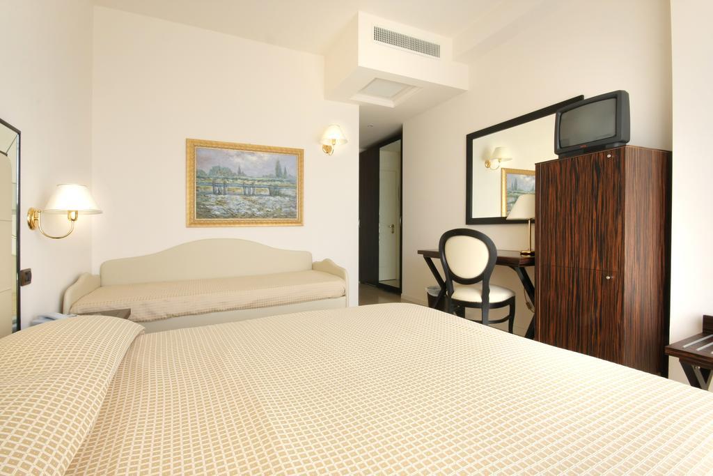 Hotel Metropolitan Беллария-Иджеа-Марина Экстерьер фото