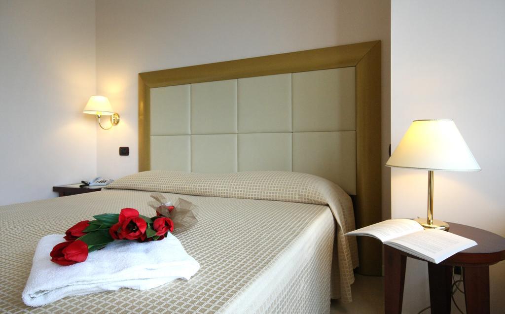 Hotel Metropolitan Беллария-Иджеа-Марина Экстерьер фото